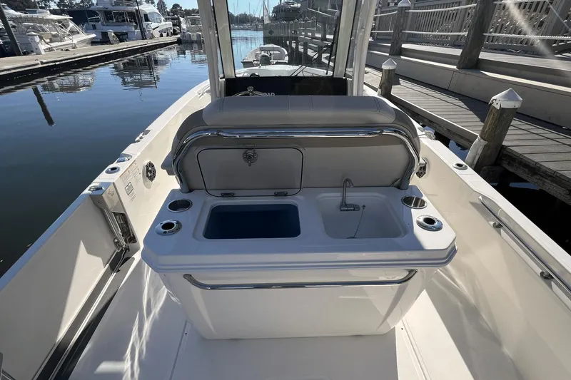 Slide: The Image of Boston Whaler 280 Dauntless 2025 - 12
