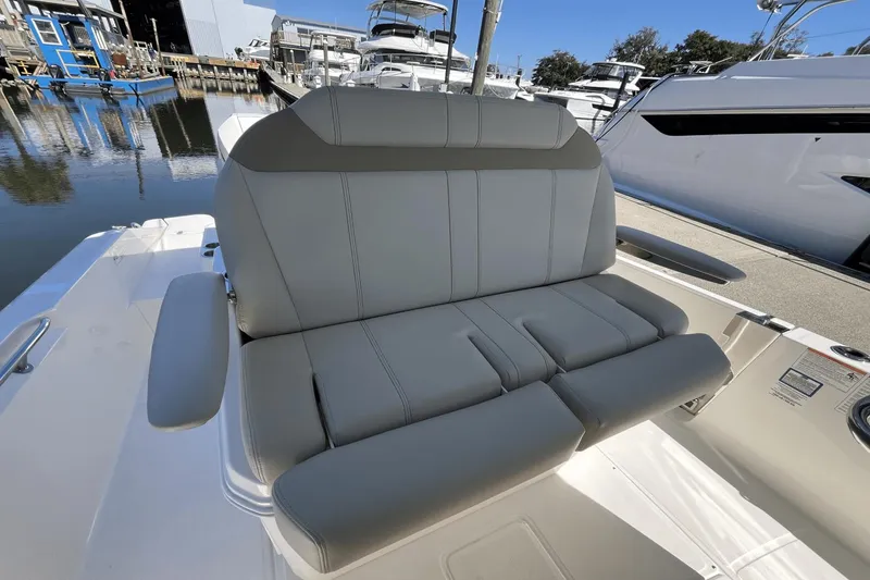 Slide: The Image of Boston Whaler 280 Dauntless 2025 - 14