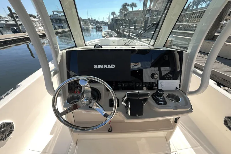 Slide: The Image of Boston Whaler 280 Dauntless 2025 - 15