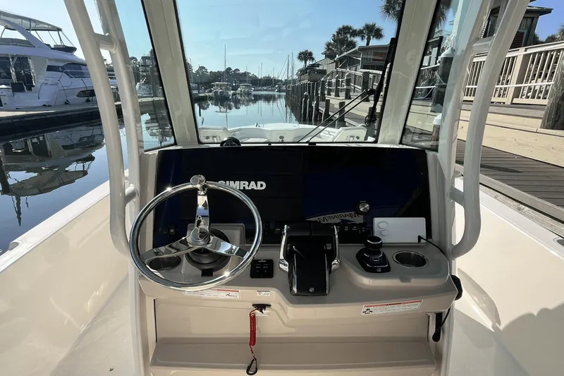Slide: The Image of Boston Whaler 280 Dauntless 2025 - 16