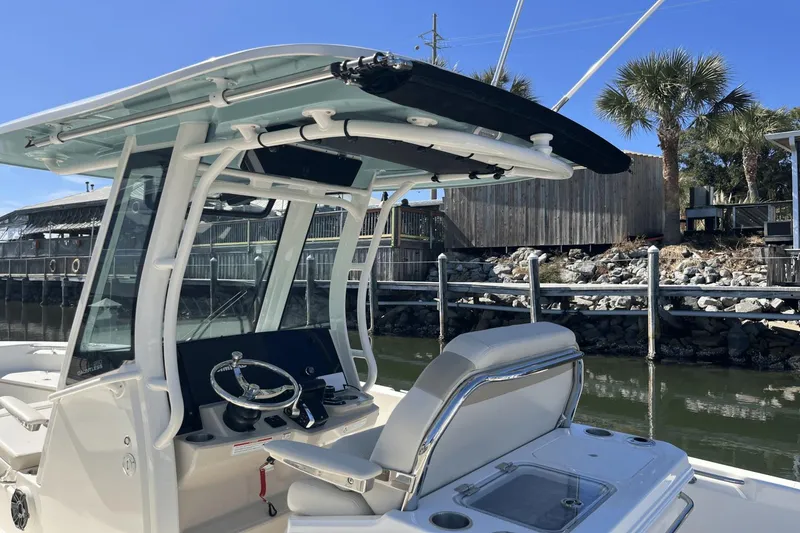 Slide: The Image of Boston Whaler 280 Dauntless 2025 - 18