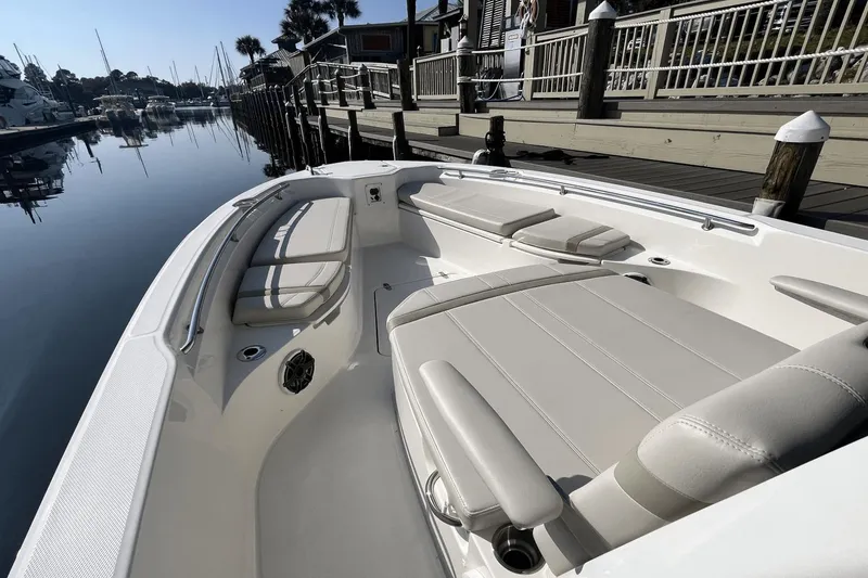 Slide: The Image of Boston Whaler 280 Dauntless 2025 - 21