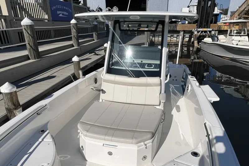 Slide: The Image of Boston Whaler 280 Dauntless 2025 - 22