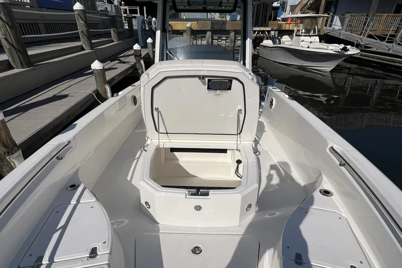 Slide: The Image of Boston Whaler 280 Dauntless 2025 - 23