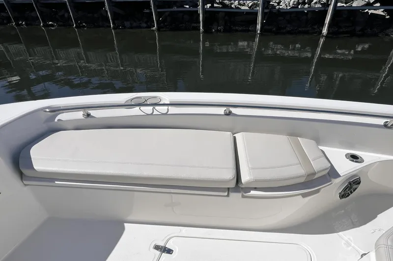 Slide: The Image of Boston Whaler 280 Dauntless 2025 - 25
