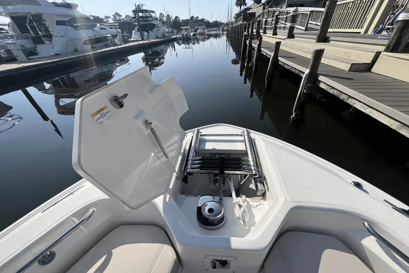 Slide: The Image of Boston Whaler 280 Dauntless 2025 - 26