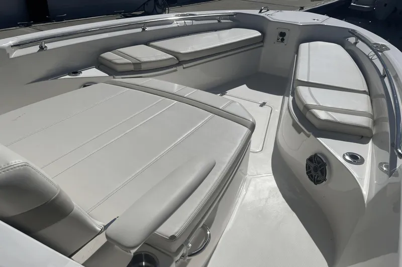 Slide: The Image of Boston Whaler 280 Dauntless 2025 - 30