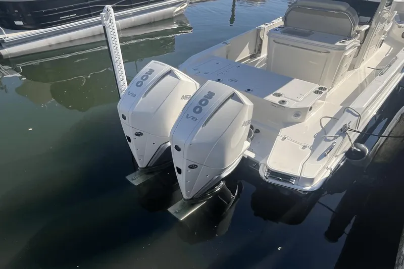Slide: The Image of Boston Whaler 280 Dauntless 2025 - 6