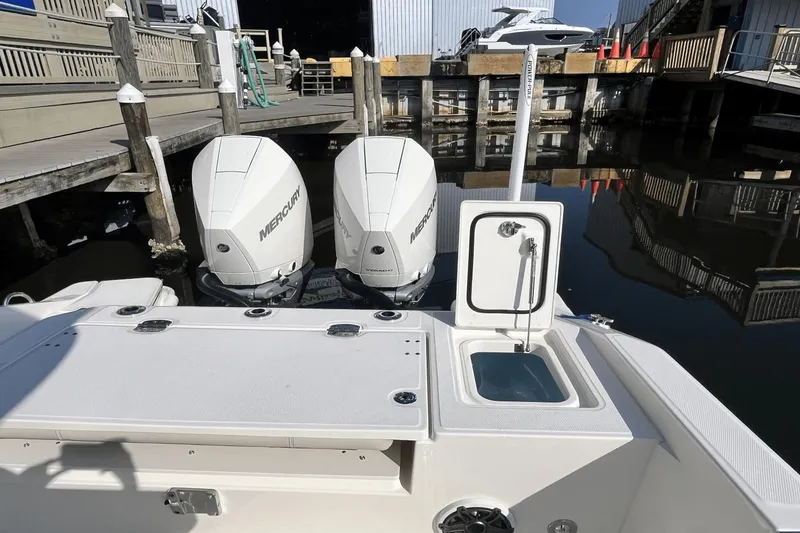 Slide: The Image of Boston Whaler 280 Dauntless 2025 - 7