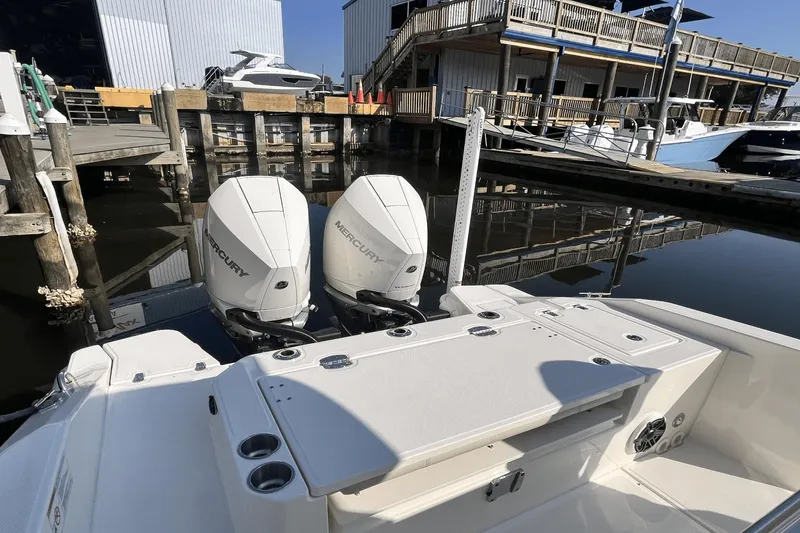 Slide: The Image of Boston Whaler 280 Dauntless 2025 - 8