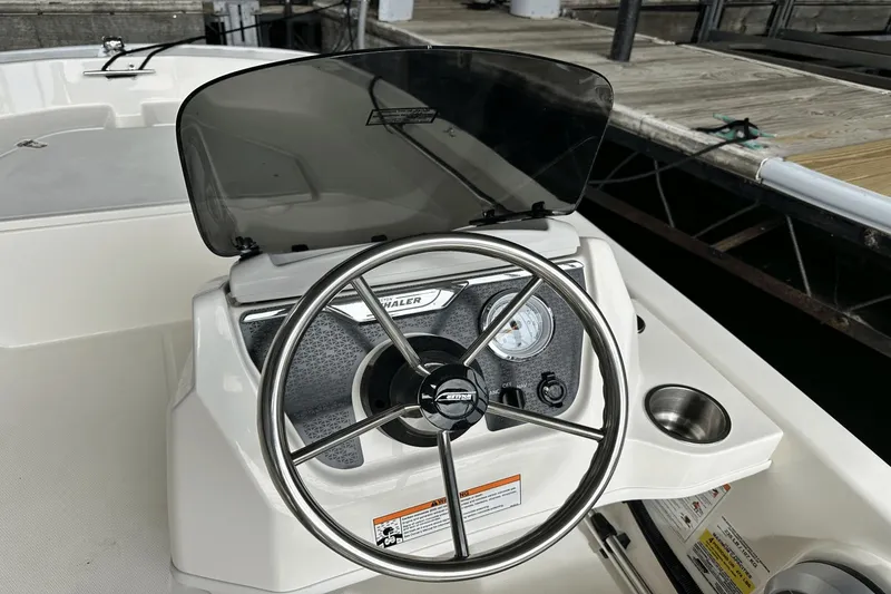Slide: The Image of Boston Whaler 130 Super Sport 2025 - 15