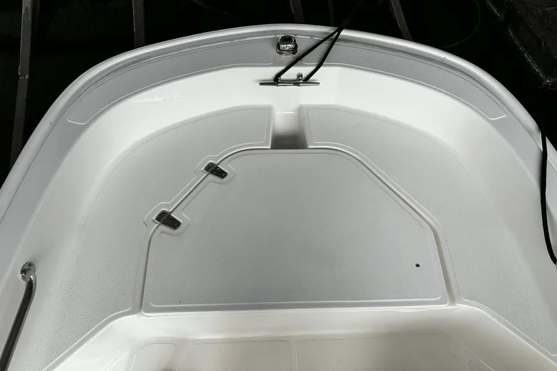Slide: The Image of Boston Whaler 130 Super Sport 2025 - 16