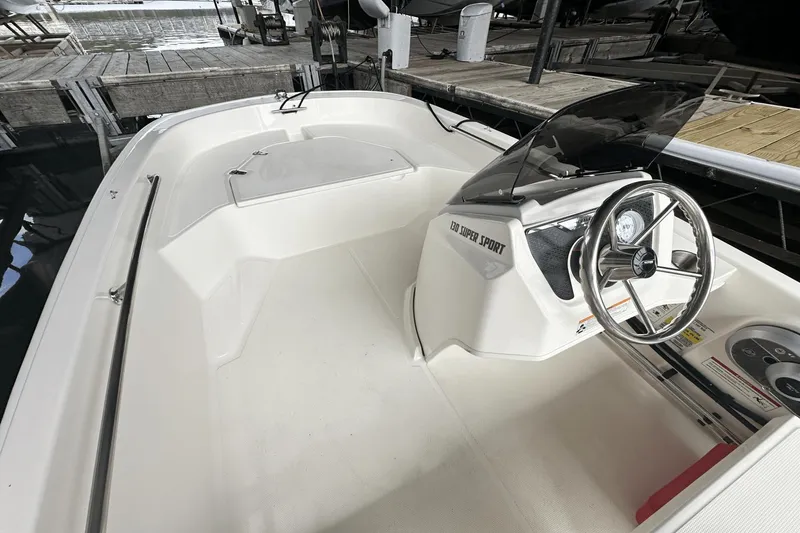 Slide: The Image of Boston Whaler 130 Super Sport 2025 - 18
