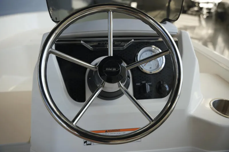 Slide: The Image of Boston Whaler 160 Super Sport 2025 - 10
