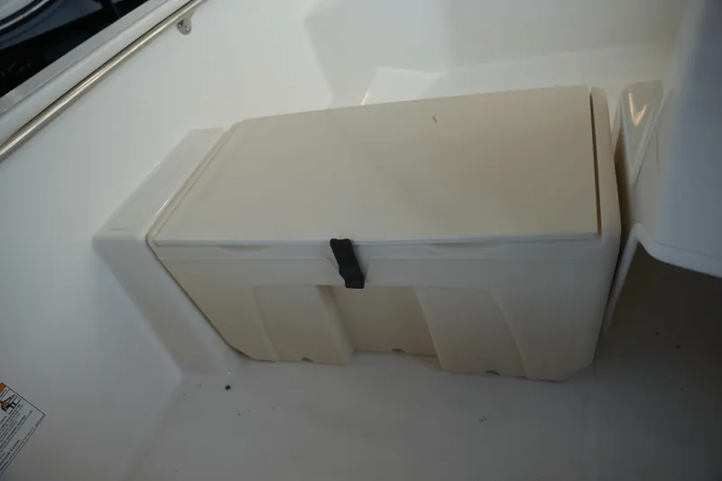 Slide: The Image of Boston Whaler 160 Super Sport 2025 - 12