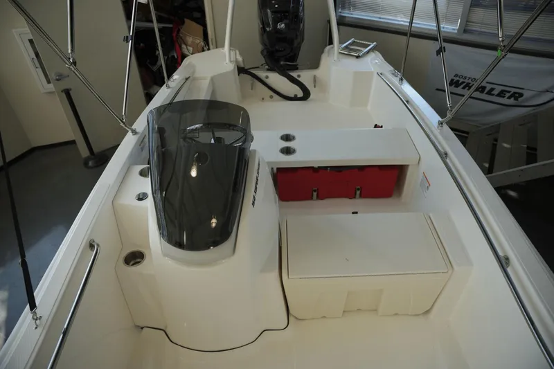 Slide: The Image of Boston Whaler 160 Super Sport 2025 - 20