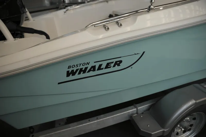 Slide: The Image of Boston Whaler 160 Super Sport 2025 - 21