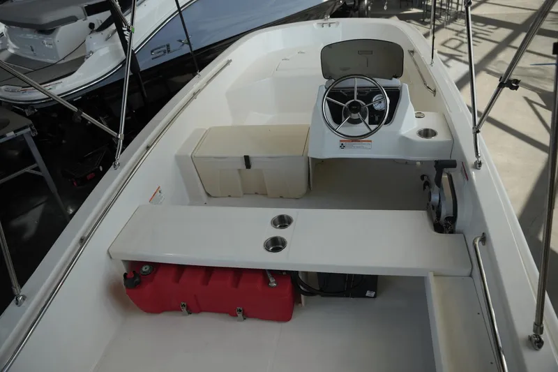 Slide: The Image of Boston Whaler 160 Super Sport 2025 - 6
