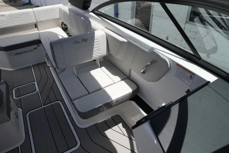 Slide: The Image of Sea Ray SDX 270 Surf 2025 - 10