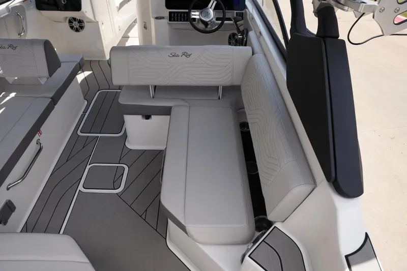 Slide: The Image of Sea Ray SDX 270 Surf 2025 - 8