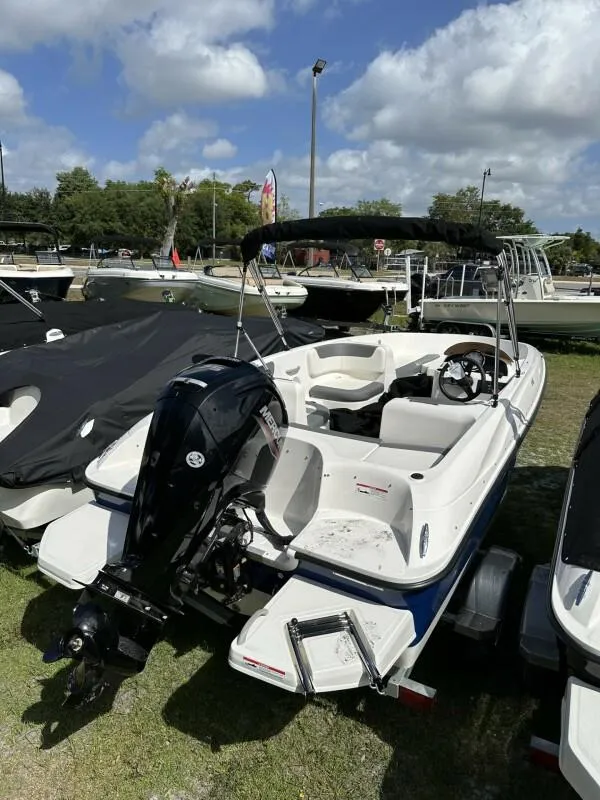 Slide: The Image of Bayliner E16 2024 - 11