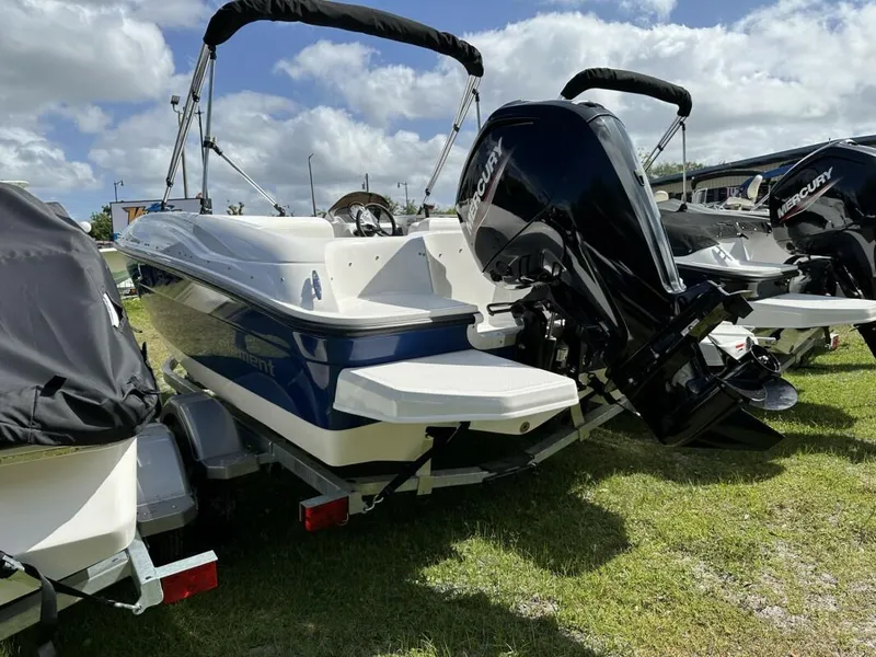 Slide: The Image of Bayliner E16 2024 - 12