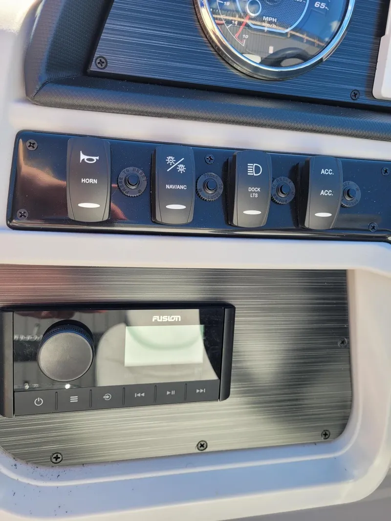 Slide: The Image of Sweetwater SW2286SB 2024 - 11