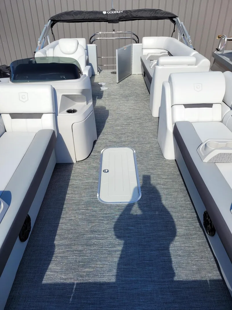 Slide: The Image of Sweetwater SW2286SB 2024 - 14