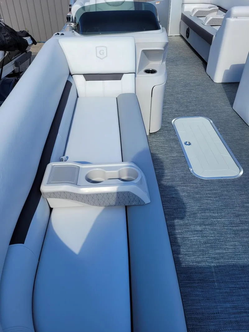 Slide: The Image of Sweetwater SW2286SB 2024 - 15