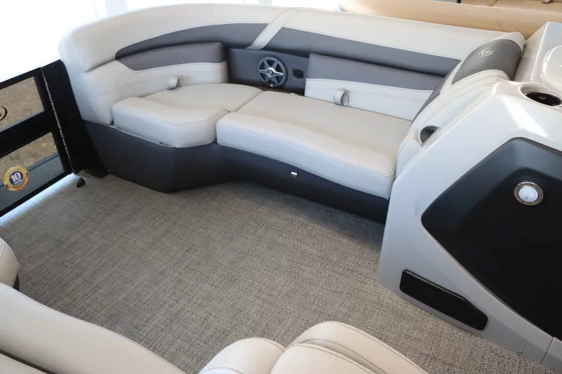 Slide: The Image of Barletta Cabrio 24UE 2025 - 37