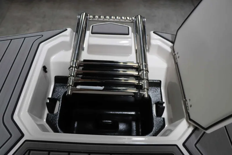 Slide: The Image of Starcraft SVX 171 OB 2025 - 26