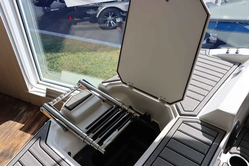 Slide: The Image of Starcraft SVX 171 OB 2025 - 29