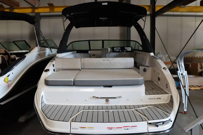 Slide: The Image of Sea Ray SDX 270 2025 - 14