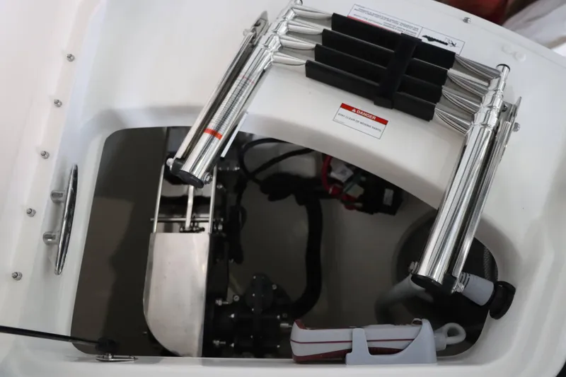 Slide: The Image of Sea Ray SDX 270 2025 - 31