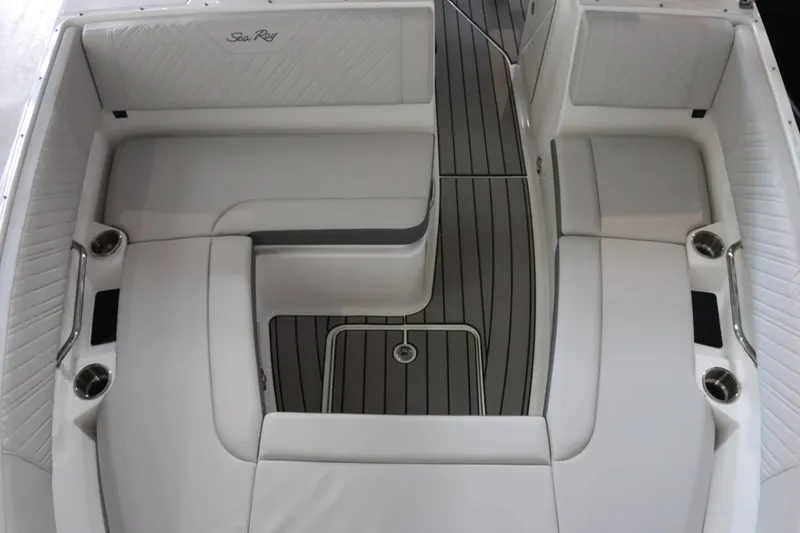 Slide: The Image of Sea Ray SDX 270 2025 - 32