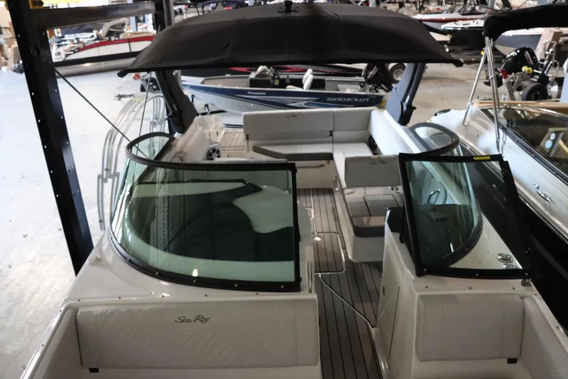 Slide: The Image of Sea Ray SDX 270 2025 - 36