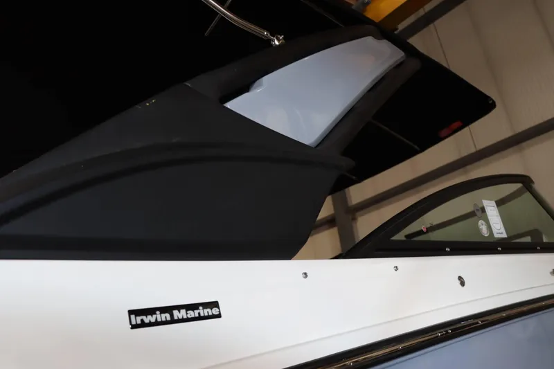 Slide: The Image of Sea Ray SDX 270 2025 - 38