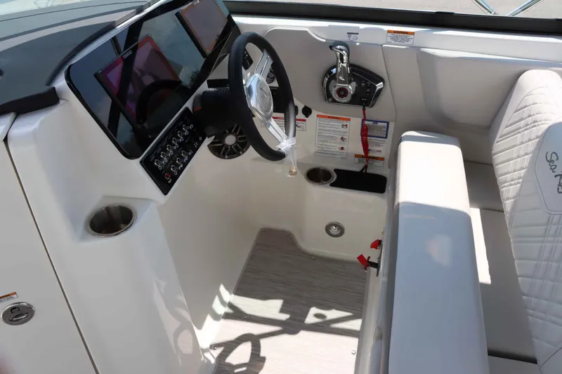 Slide: The Image of Sea Ray SDX 270 2025 - 18