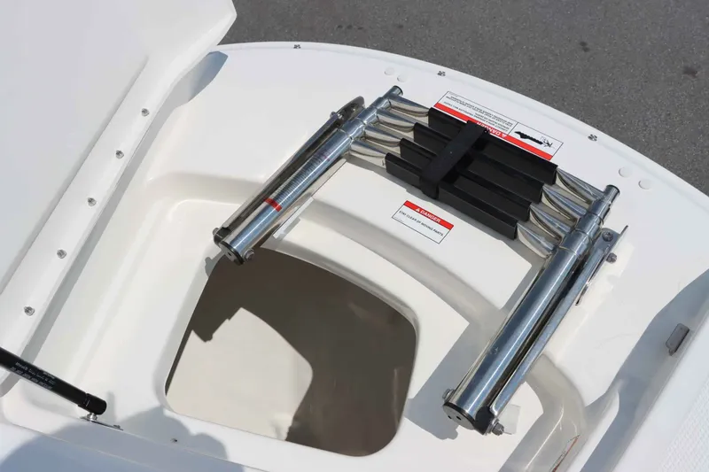 Slide: The Image of Sea Ray SDX 270 2025 - 28