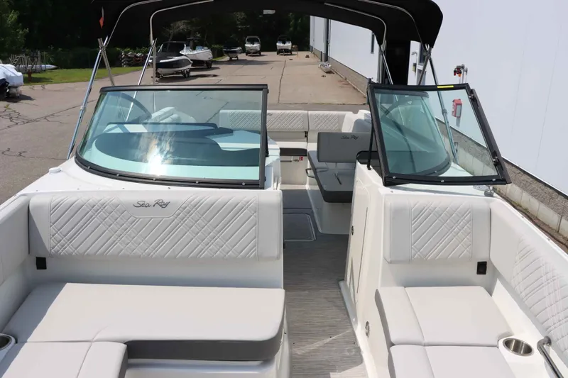 Slide: The Image of Sea Ray SDX 270 2025 - 29