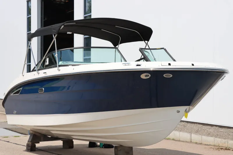 Slide: The Image of Sea Ray SDX 270 2025 - 3