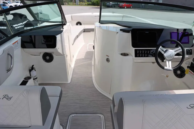 Slide: The Image of Sea Ray SDX 270 2025 - 31