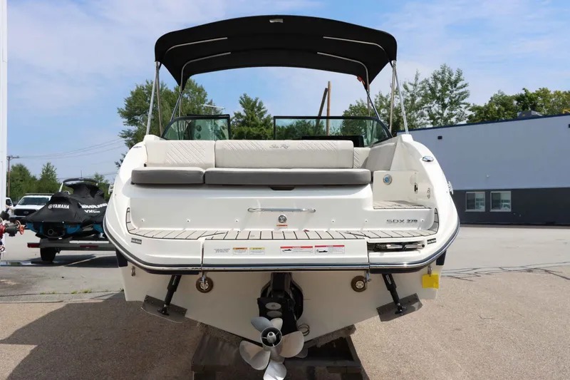 Slide: The Image of Sea Ray SDX 270 2025 - 4