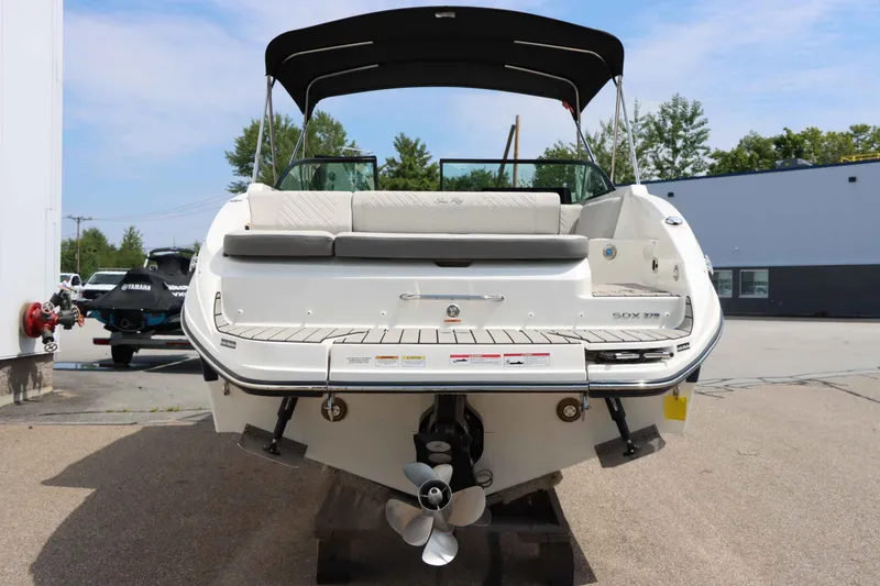 Slide: The Image of Sea Ray SDX 270 2025 - 5