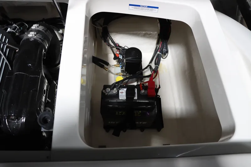 Slide: The Image of Sea Ray SPX 190 2025 - 14