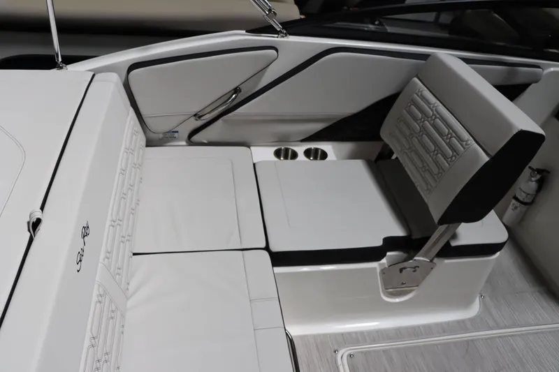 Slide: The Image of Sea Ray SPX 190 2025 - 18