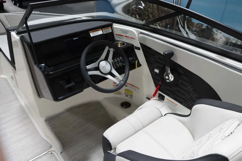 Slide: The Image of Sea Ray SPX 190 2025 - 19