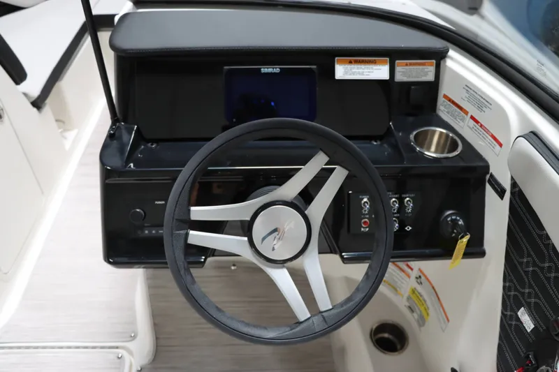 Slide: The Image of Sea Ray SPX 190 2025 - 20