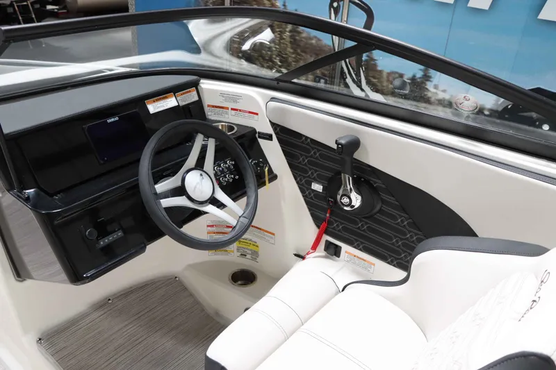 Slide: The Image of Sea Ray SPX 190 2025 - 21