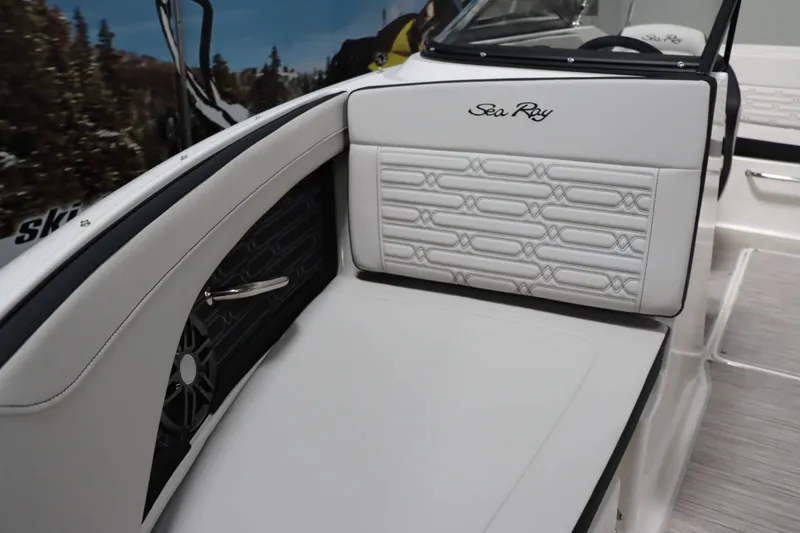 Slide: The Image of Sea Ray SPX 190 2025 - 27